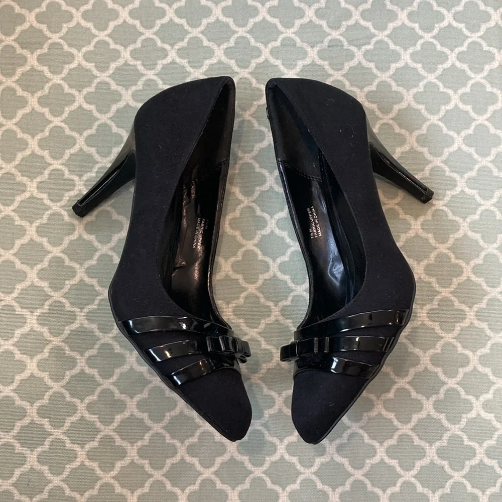 Dressbarn Black Pointy Toe Bow Suede Heels 7.5